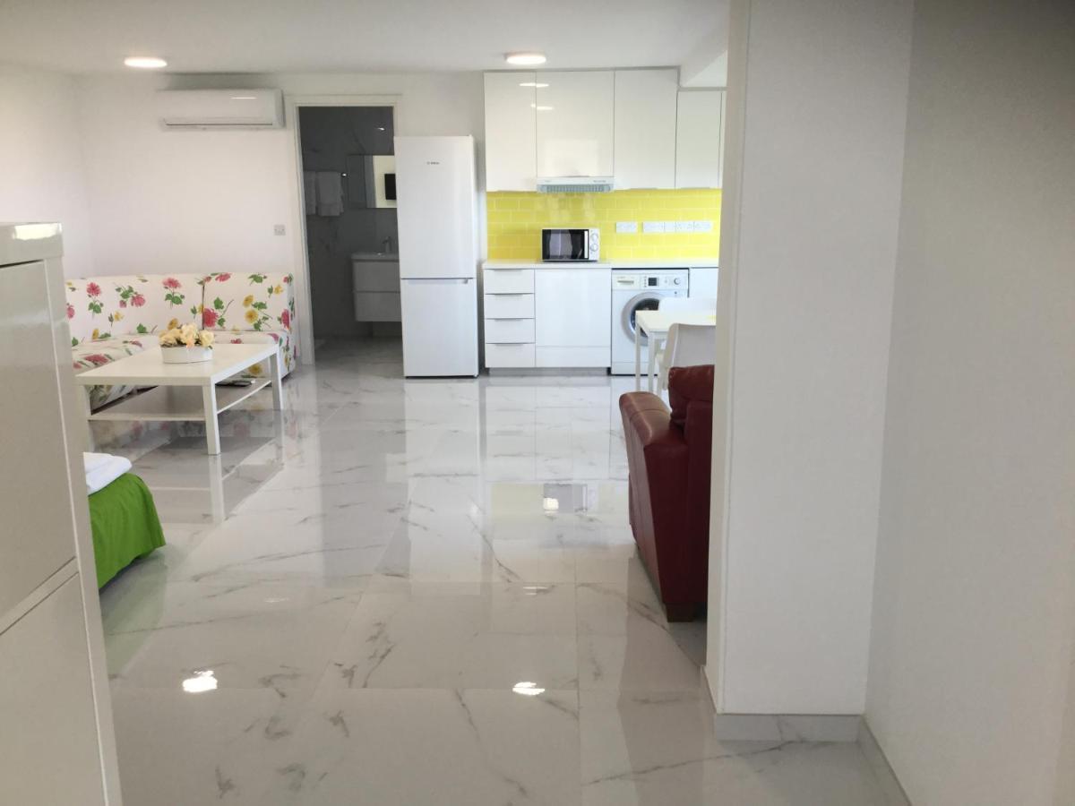 Yellow Studio Brand New Limassol Exteriör bild
