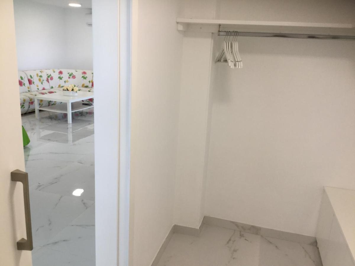 Yellow Studio Brand New Limassol Exteriör bild