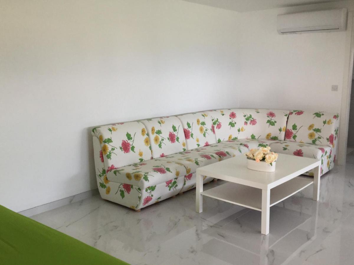 Yellow Studio Brand New Limassol Exteriör bild