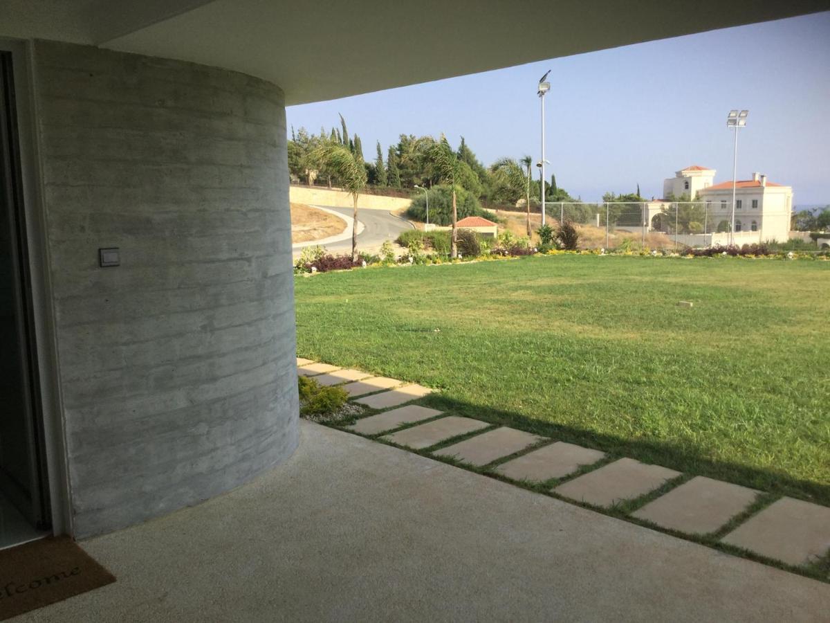 Yellow Studio Brand New Limassol Exteriör bild