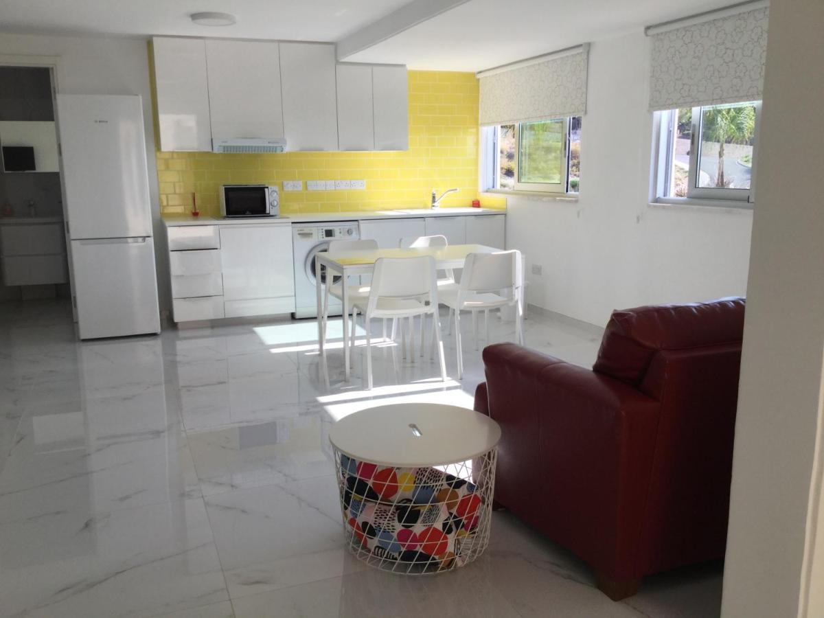 Yellow Studio Brand New Limassol Exteriör bild