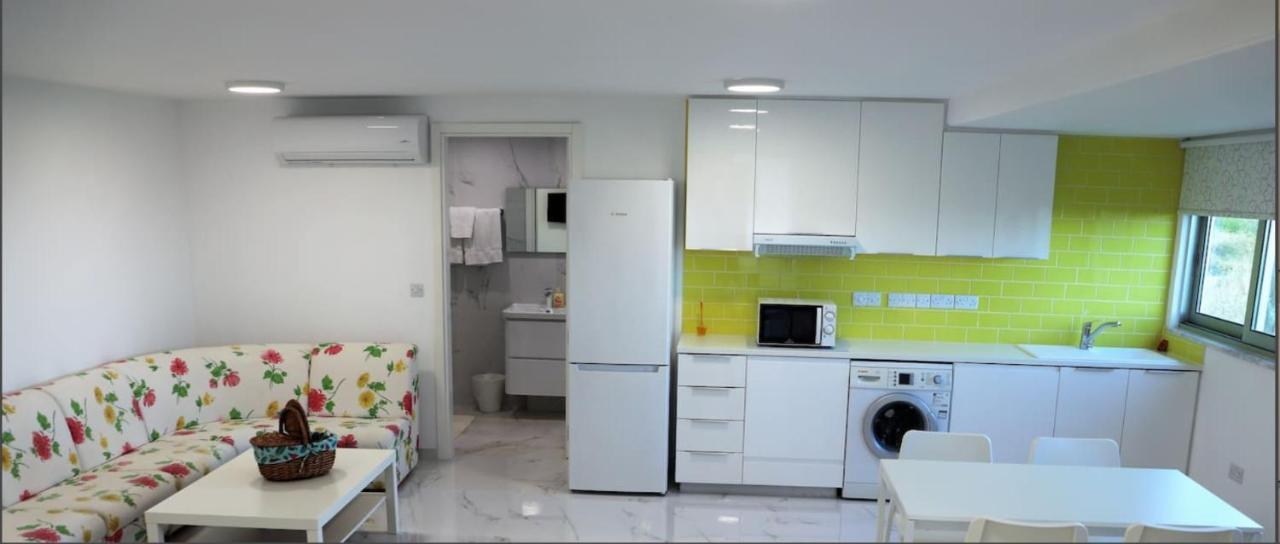 Yellow Studio Brand New Limassol Exteriör bild